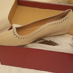 Dressbarn Blaire sand tan Size 10M